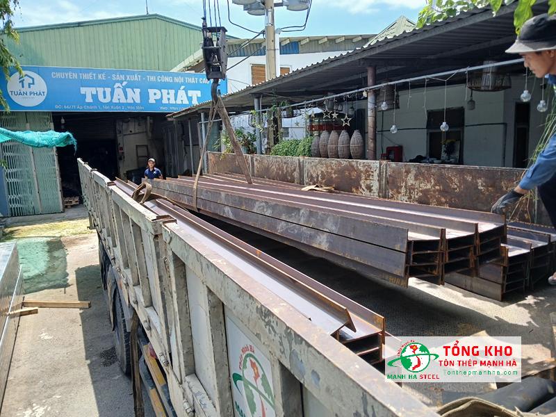 Giao 5 tấn thép hình I cho Công ty Tuấn Phát tại Tân Xuân, Hóc Môn