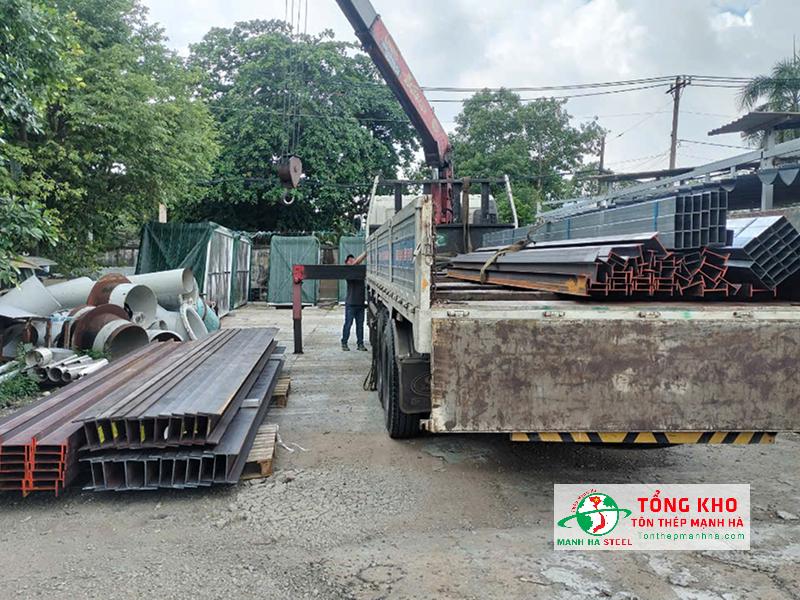Giao thép hình I và thép hộp cho nhà máy lọc nước tại Hóc Môn