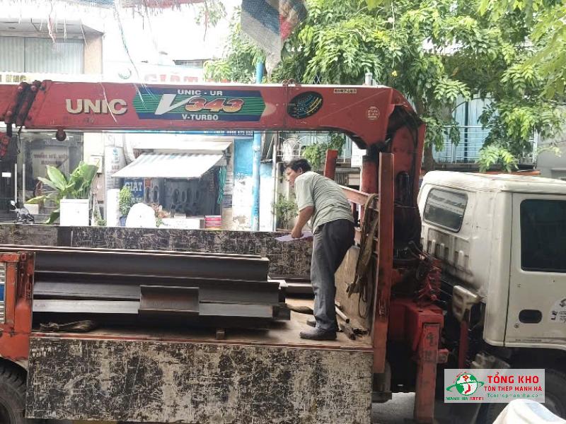 Giao thép hình I 150 cho khách tại Quận 1