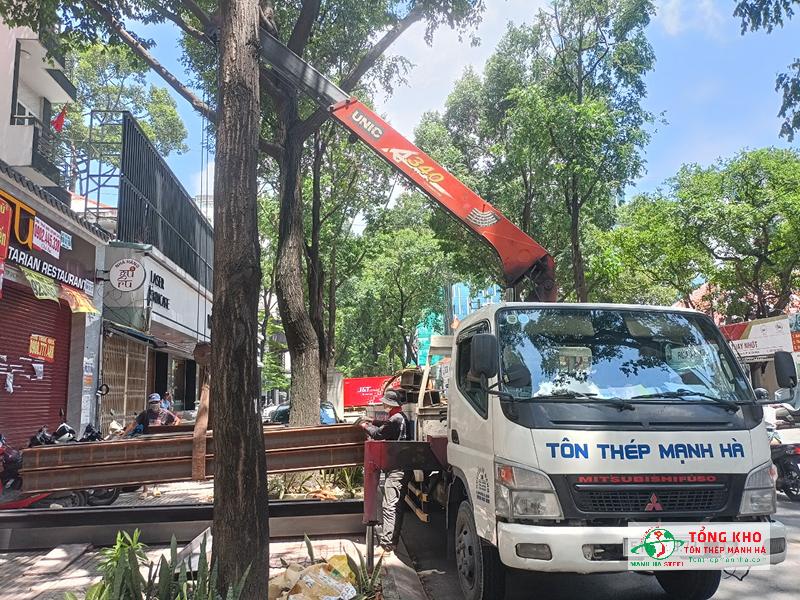 Giao thép I200 sửa chữa mặt bằng kinh doanh đường Kinh Dương Vương Quận 6