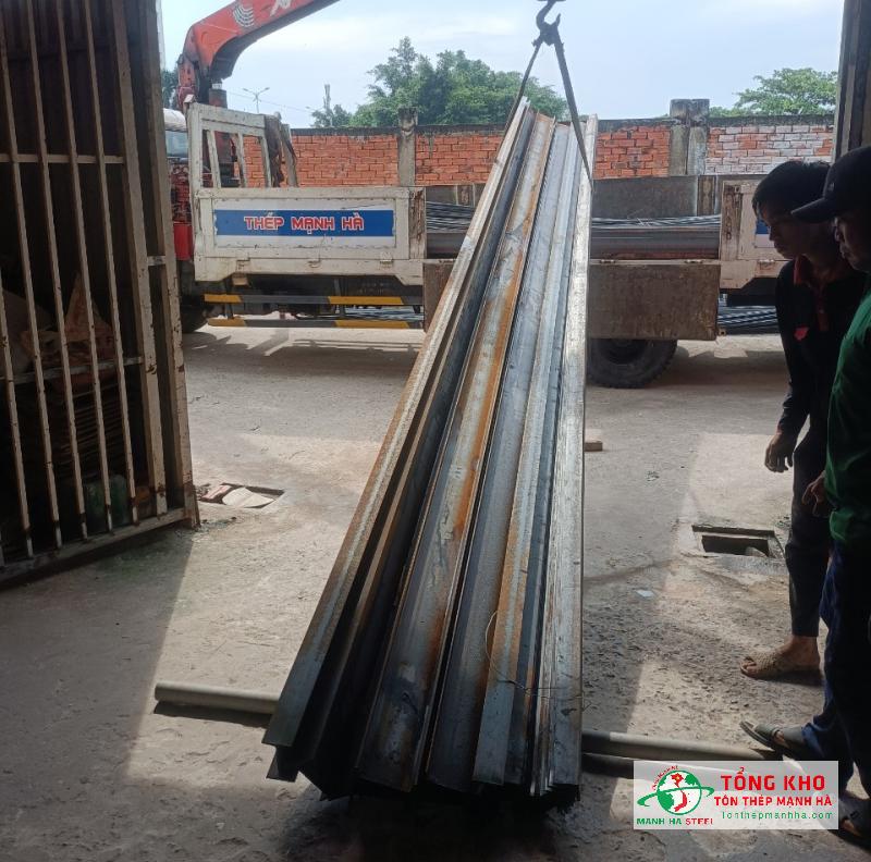 Giao thép I đến công ty xây dựng trên đường Lê Văn Lương Quận 7