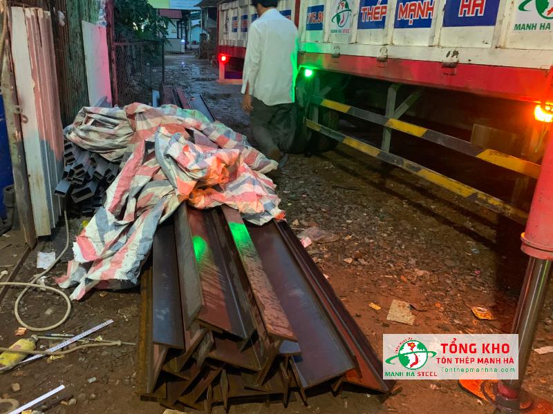 Giao thép I150 cho khách sửa nhà tại Quận 8