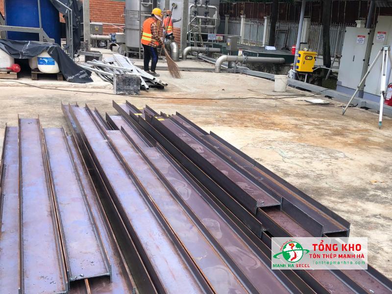 Thép I150 cắt theo quy cách giao đến cho công trình nhà máy xử lý nước thải tại Tân Phú