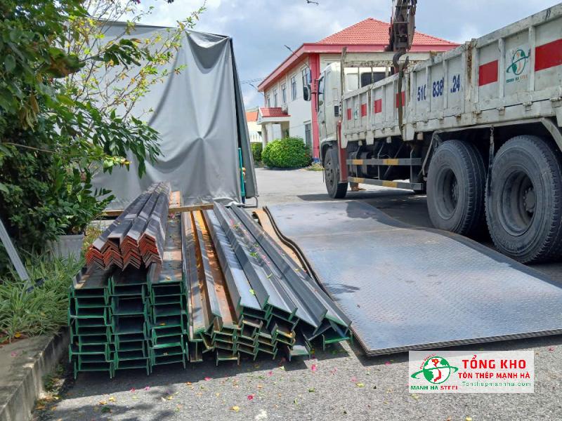 Giao thép hình I các vật tư khác cho nhà xưởng tại KCN Trảng Bàng, Tây Ninh