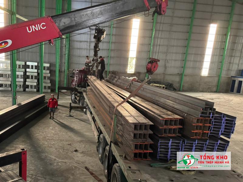 Giao 70 tấn thép hình cho xưởng cơ khí tại Tiền Giang