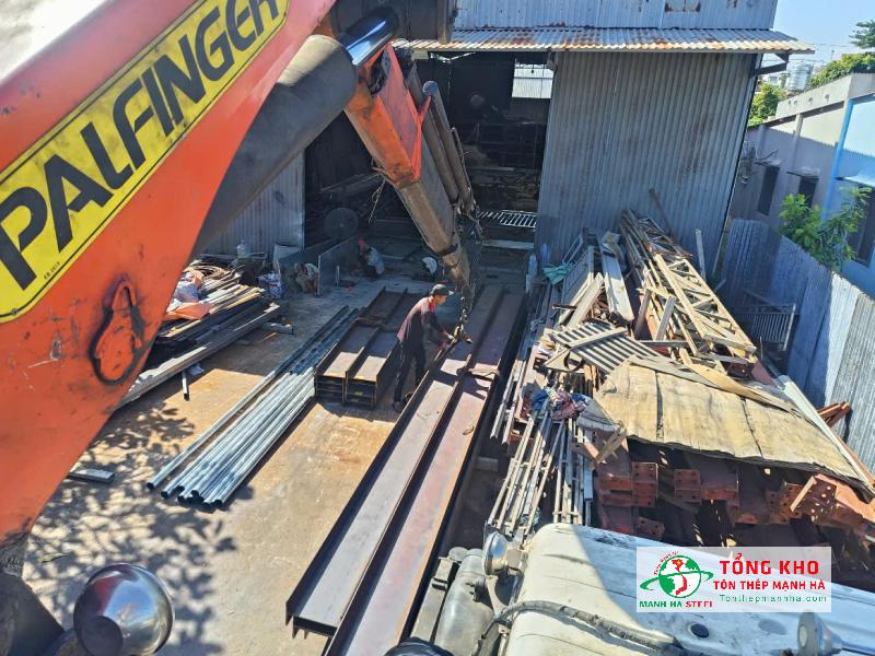 Giao thép I250 về xưởng cơ khí ở Xuyên Mộc - BRVT