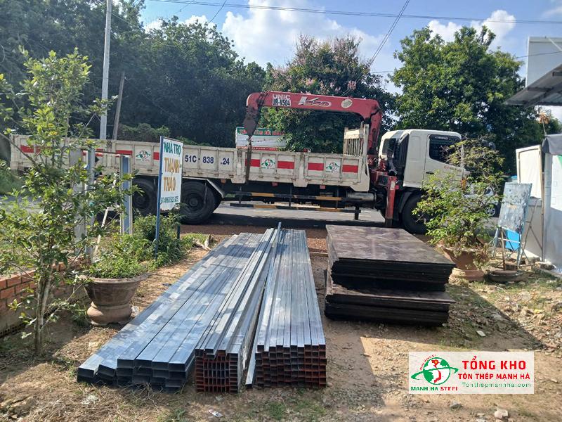 Giao sắt hộp và ván phủ phim cho công trình nhà trọ Thanh Thảo tại Bàu Bàng, Bình Dương