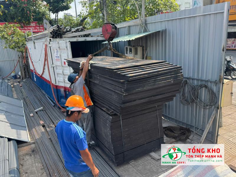 Cung cấp 70 tấm ván phủ phim 1220x2440 dày 15mm cho công trình xây dựng nhà trọ tại Gò Dầu, Tây Ninh