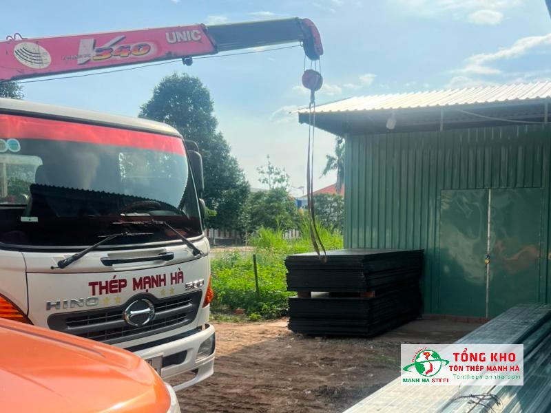 Giao ván phủ phim dày 18mm cho công trình cầu đường tại huyện Long Hồ, Vĩnh Long