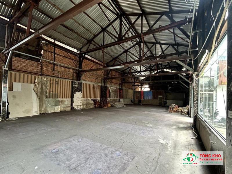 Thép I dùng làm khung trần nhà xưởng tại Quận 7