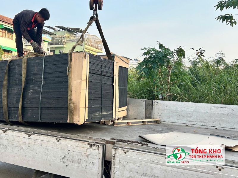 Giao ván phủ phim tại Quận 11 phụ thuộc tuyến đường, thời gian và vị trí hẻm nên chi phí cao hơn làm giá thực tế tăng theo