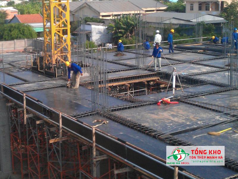 Khí hậu nắng nóng, nhiệt độ cao tại Bình Thuận rất dễ làm hỏng ván phủ phim nếu ván mỏng yếu