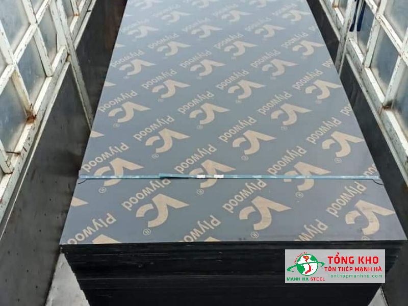 Ván phủ phim 12mm phù hợp nhà phố dân dụng tại Quận 10 dễ vận chuyển, thi công nhanh