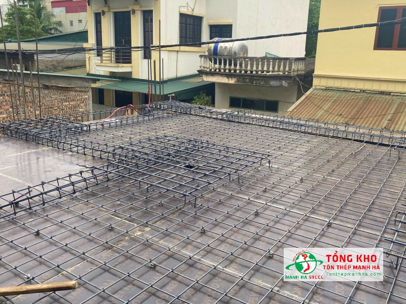 Công trình sửa chữa, nâng tầng ở Quận 5 nên chọn ván phủ phim nhẹ để dễ thi công