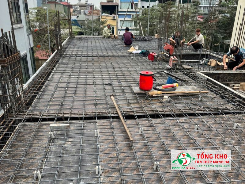 Công trình nhà phố, nhà trong hẻm tại Quận 6 nên chịn ván chịu lực ổn định, trọng lượng vừa phải dễ thi công