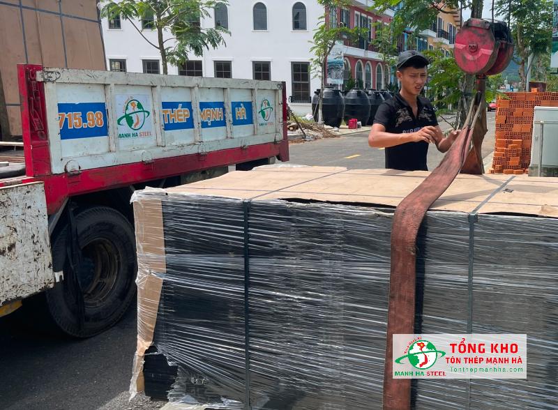 Mua ván phủ phim tại Quận Tân Phú của Tôn Thép Mạnh Hà cam kết chất lượng, giao hàng linh hoạt theo tiến độ công trình