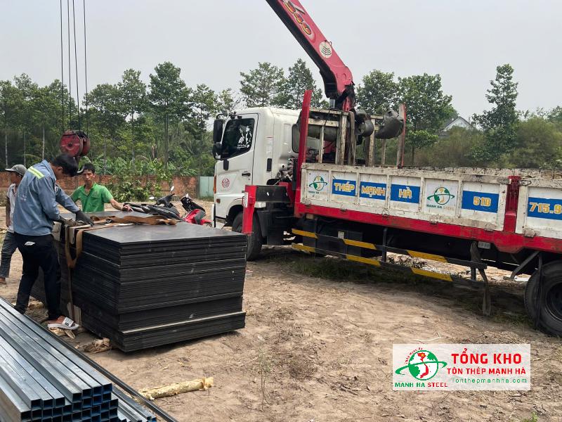 Mua ván phủ phim tại Nhà Bè từ Tôn Thép Mạnh Hà cam kết chất lượng, giá tốt, giao nhanh