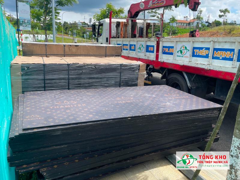 Tôn Thép Mạnh Hà cung cấp ván phủ phim tại Phú Yên, hàng chuẩn, chịu lực, chịu nước tốt