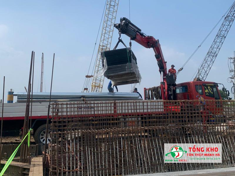 Mạnh Hà hỗ trợ giao ván phủ phim tại Bà Rịa Vũng Tàu theo tiến độ thi công