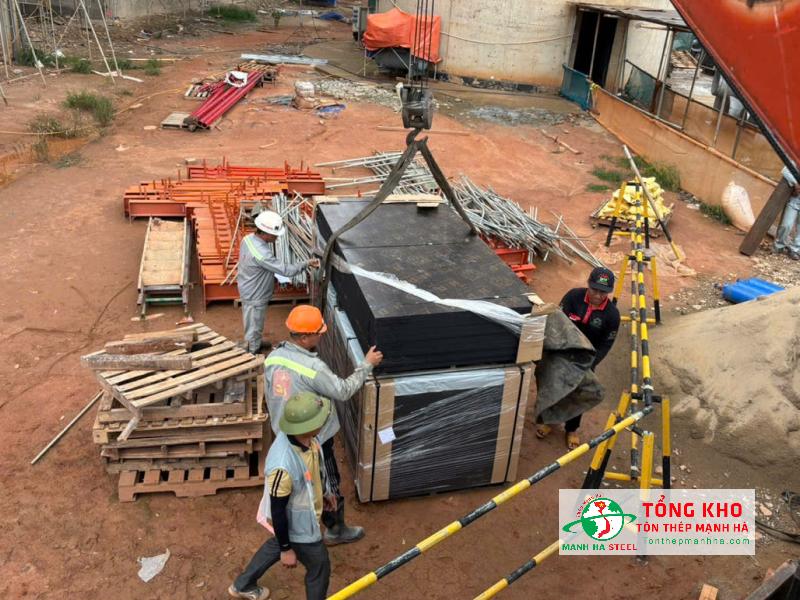 Tôn Thép Mạnh Hà hỗ trợ giao ván phủ phim tại Đồng Nai linh hoạt theo nhu cầu khách hàng và điều kiện vận chuyển