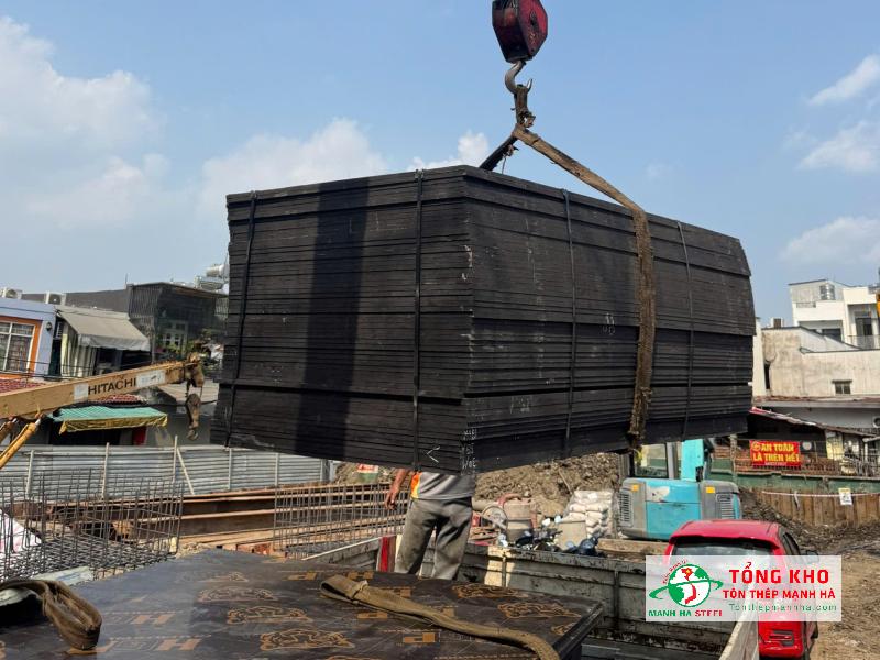 Tôn Thép Mạnh Hà hỗ trợ cung ứng nhanh ván phủ phim cho các công trình cần gấp tại Nha Trang