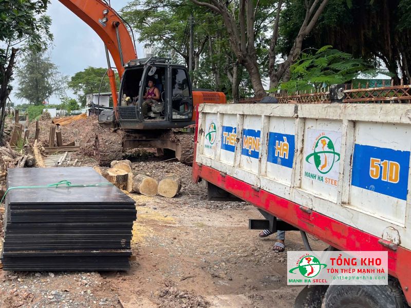 Tôn Thép Mạnh Hà hỗ trợ chia nhỏ đơn hàng, giao ván phủ phim linh hoạt theo khung giờ tại Quận 6
