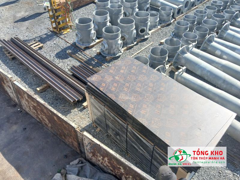 Tôn Thép Mạnh Hà hỗ trợ lựa chọn ván phủ phim phù hợp công trình tại Bình Thuận