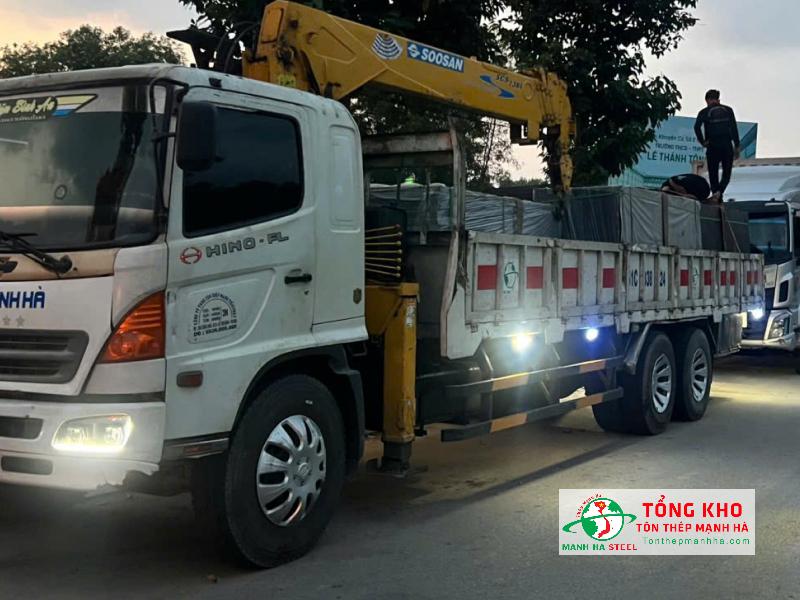 Giao 180 tấm ván coppha phủ phim cho nhà phố 4 tầng tại Lagi