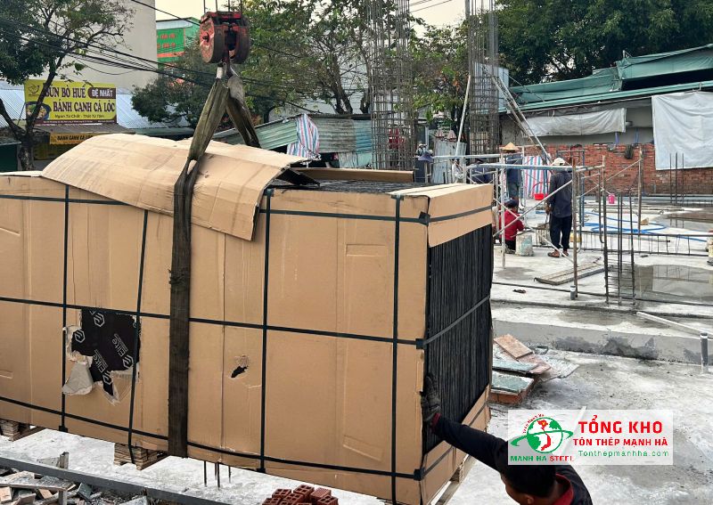 Giao 120 tấm ván phủ phim 18mm cho công trình nhà phố 4 tầng đường Phan Văn Trị, Phường 5, Quận Gò Vấp