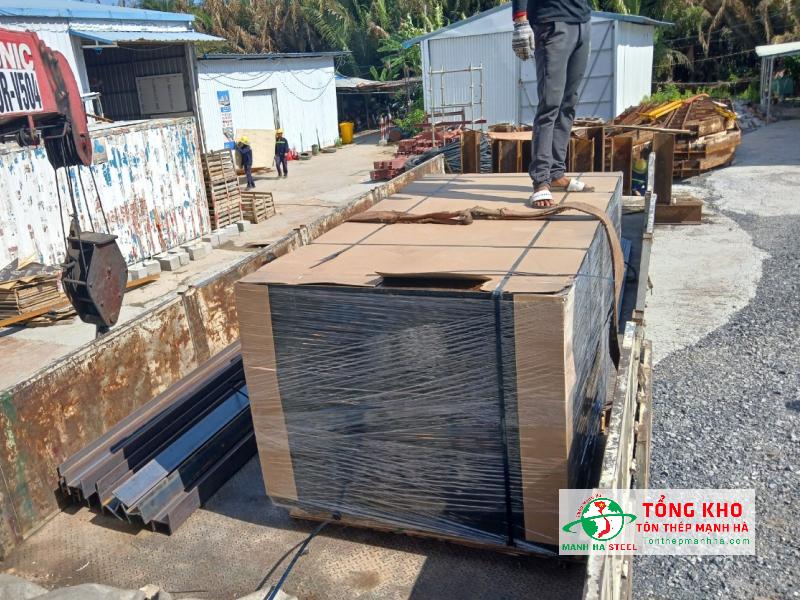 Giao 500 tấm ván coppha phủ phim cho resort ven biển Vĩnh Hy
