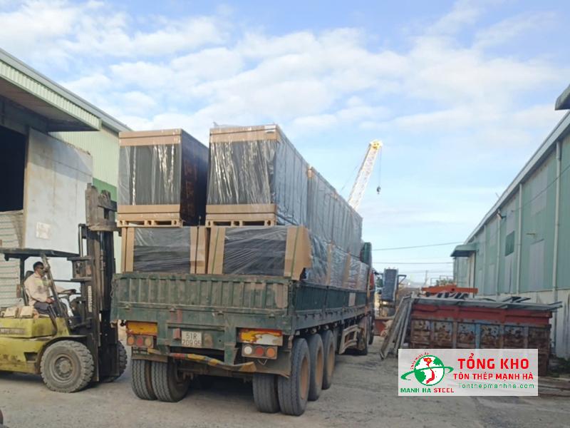 Giao 1000 tấm ván ép phủ phim cho dự án điện mặt trời Cà Ná