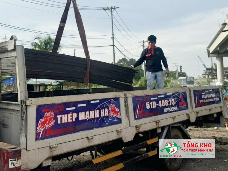Giao 300 tấm ván coppha phủ phim 15mm cho dự án trung tâm thương mại trên đường Hàm Nghi, Quận 1