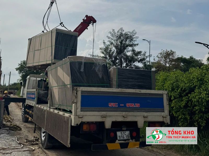 Bàn giao 800 tấm ván coppha phủ phim 15mm cho dự án trường học gần Vạn Hạnh Mall, Quận 10
