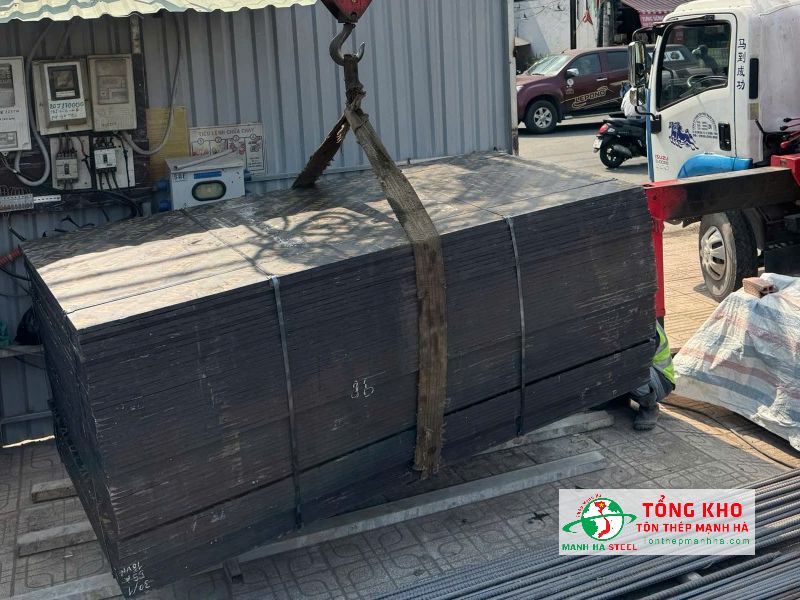 Hoàn thành đơn hàng 180 tấm ván phủ phim công trình nhà hàng tại khu cư xá Đồng Tiến, Quận 10