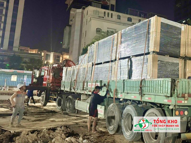 Cung cấp 250 tấm ván phủ phim 18mm tại Quận 12 – dự án kho bãi khu công nghiệp Tân Thới Nhất