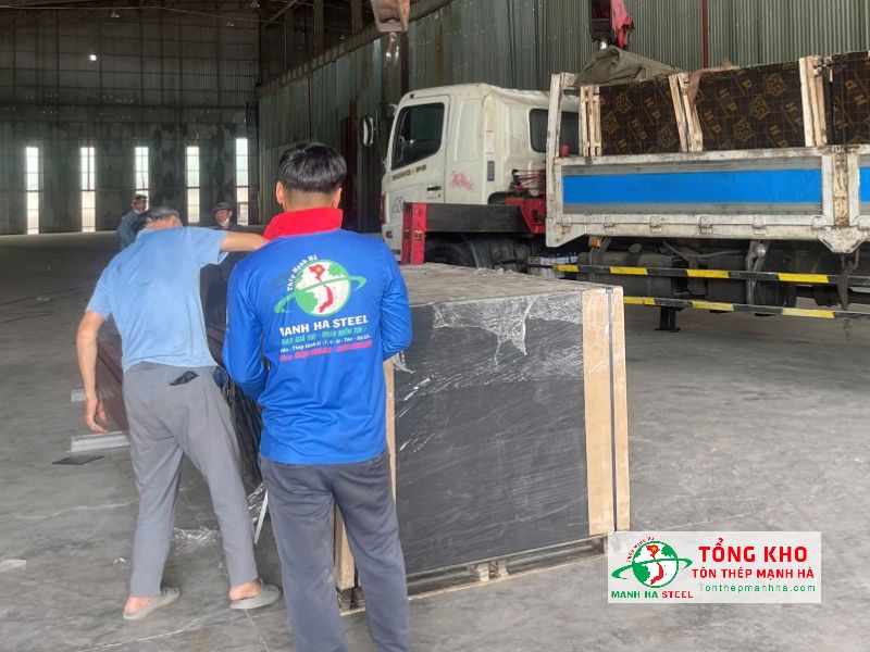 Giao 90 tấm ván phủ phim loại tiêu chuẩn cho xưởng ở khu Thạnh Xuân Quận 12