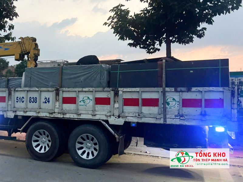 Giao 670 tấm ván ép phủ phim cho công trình tại KDC Khánh Hội Quận 4