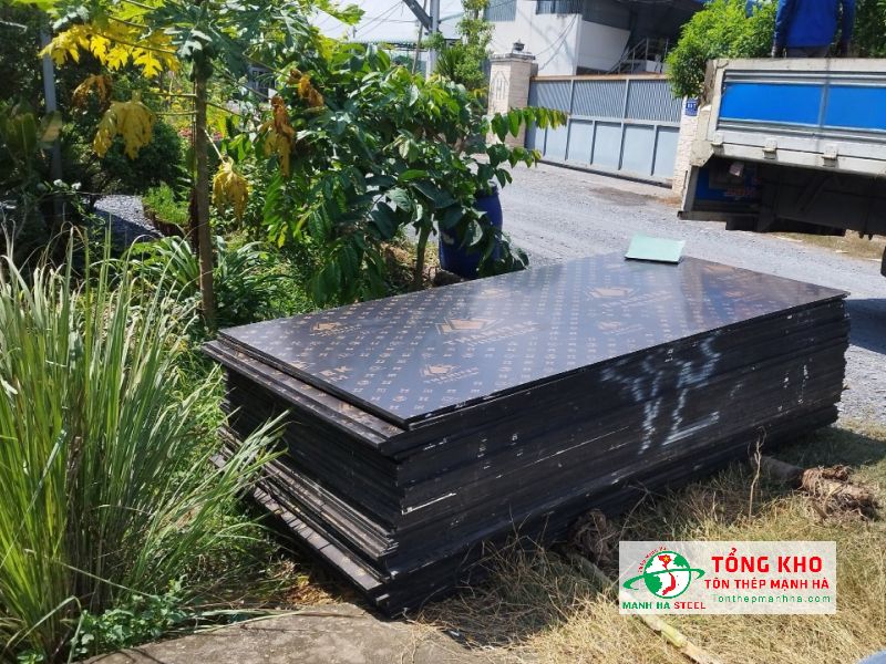 Giao 50 tấm ván phủ phim 15mm Eco Form cho công trình nhà phố tại đường Hậu Giang, Quận 6