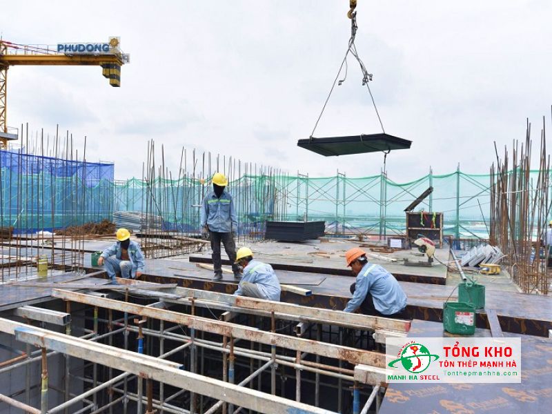 Nên chọn ván phủ phim phù hợp với công trình và điều kiện thi công tại Quận 4