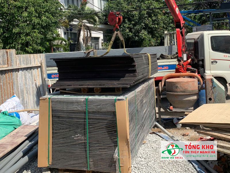 Ván phủ phim tại Quận 1 đủ quy cách cho nhà phố, giao nhanh hẻm nhỏ, báo giá rõ ràng