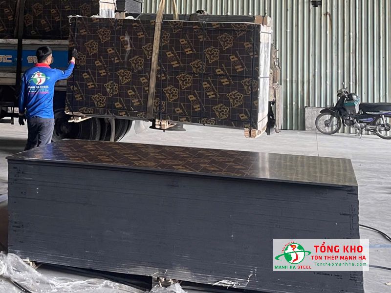 Ván phủ phim tại Quận 4 giá tốt, chính hãng, có đủ các loại và giao đúng tiến độ
