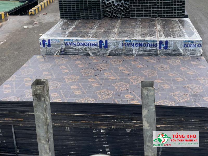 Giá ván phủ phim tại Nha Trang chủ yếu chênh lệch theo phí vận chuyển từ kho đến công trình