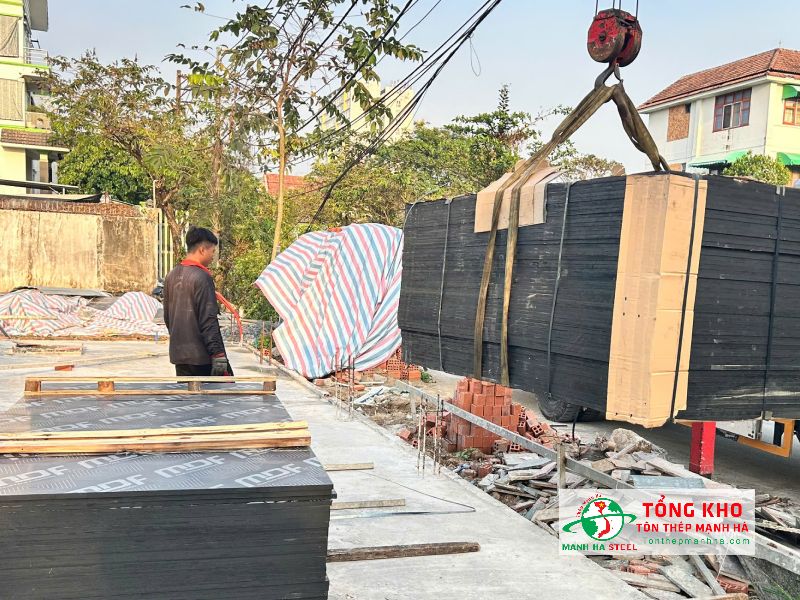 Do đặc thù đường nhỏ, hẻm sâu nên phí vận chuyển ván phủ phim tại Quận 6 sẽ ảnh hưởng đến giá ván phủ phim thực tế