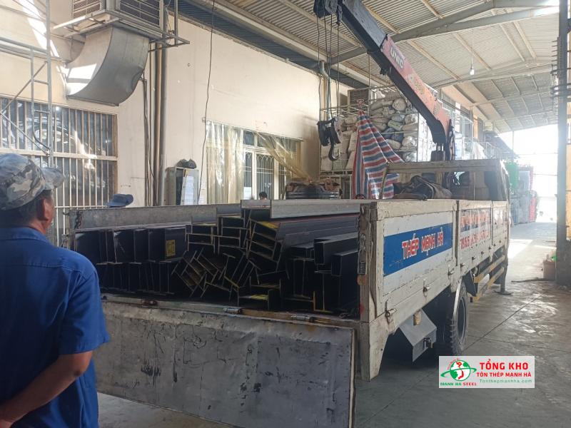 Đại lý thép Posco tại Quận 4 giao hẻm nhỏ, hàng chuẩn quy cách