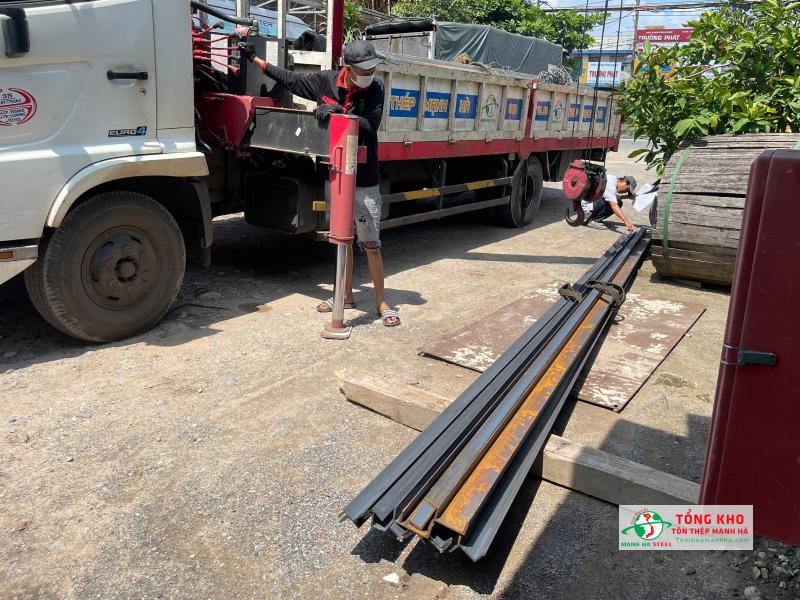 Tôn Thép Mạnh Hà cung cấp thép Posco tại Huyện Hóc Môn với nguồn cung ổn định, kho hàng tại Hóc Môn, giao nhanh