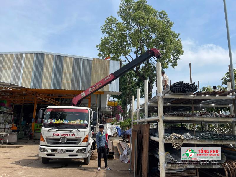 Tôn Thép Mạnh Hà hỗ trợ chọn thép Posco phù hợp, chủ động thời gian giao đến công trình tại Quận 3 kịp tiến độ