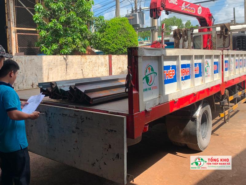 Mua thép Posco tại Quận Tân Phú của Tôn Thép Mạnh Hà cam kết chính hãng, kiểm tra hàng đúng quy cách
