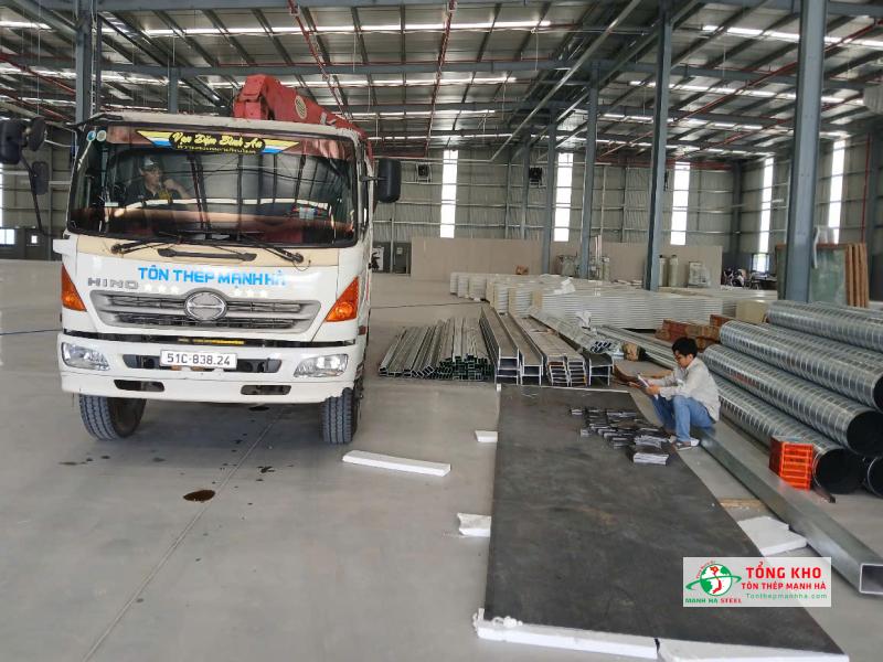 Giao thép hình H và thép tấm Posco cho công trình nhà xưởng tại Bình Dương