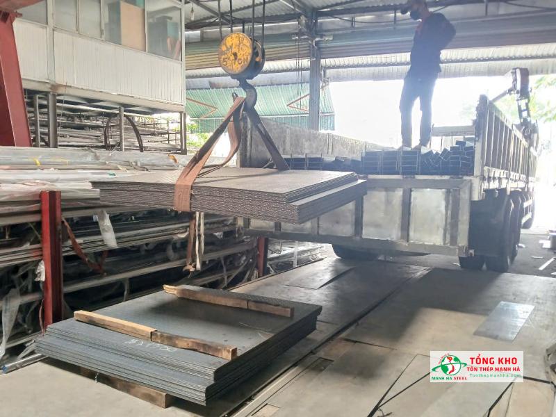 Giao 15 tấn thép tấm và thép hình I Posco cho công trình nhà xưởng tại Thủ Dầu Một, Bình Dương