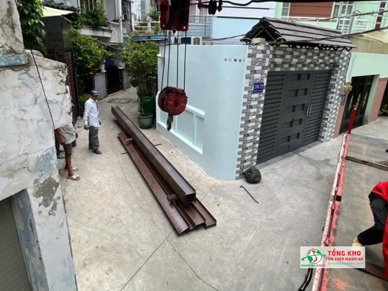 Giao 4 cây thép hình I198 đen dài 6m và 5 cây thép hình I198 đen dài 12m cắt theo yêu cầu cho công trình xây dựng tại Bình Thạnh